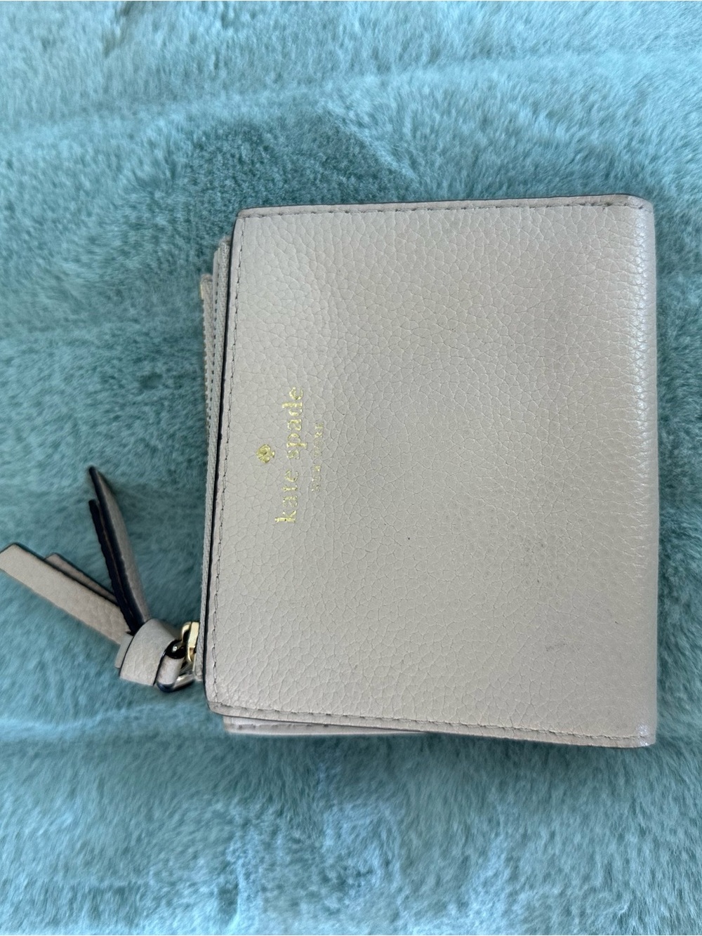 kate spade Pebbled Leather Small Wallet in Light Gray